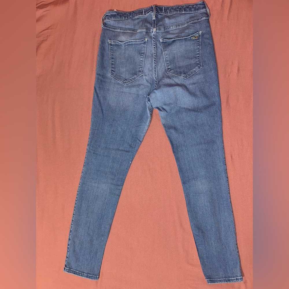 Hollister Women's Light Blue Ultra High Skinny Jeans
Advanced Stretch. - Picture 8 of 10